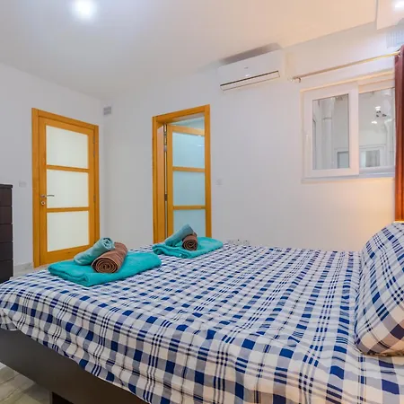 아파트 New Spacious 3 Bdr 2 Bth Bugibba S