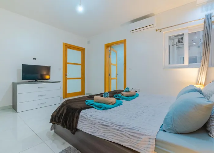 Appartement New Spacious 3 Bdr 2 Bth Bugibba S