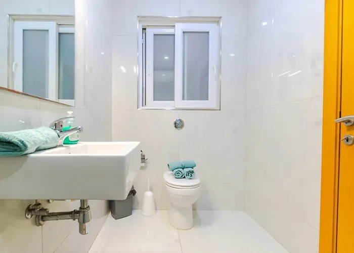 New Spacious 3 Bdr 2 Bth Bugibba S * St. Paul's Bay