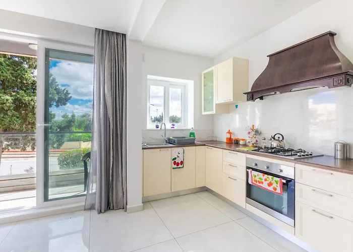 New Spacious 3 Bdr 2 Bth Bugibba S Appartement St. Paul's Bay