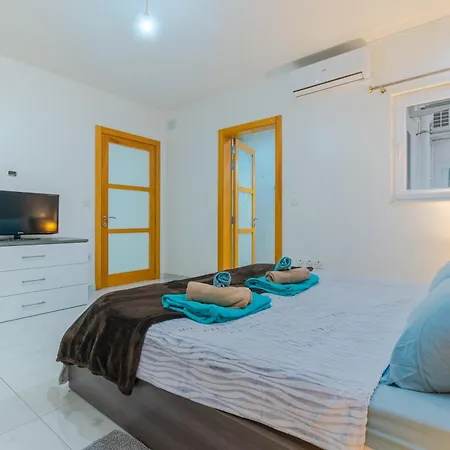 Apartment New Spacious 3 Bdr 2 Bth Bugibba S