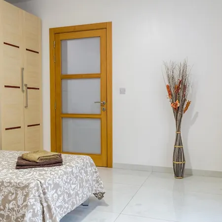 Apartment New Spacious 3 Bdr 2 Bth Bugibba S *