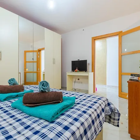 New Spacious 3 Bdr 2 Bth Bugibba S Lägenhet *