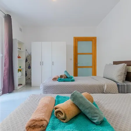 New Spacious 3 Bdr 2 Bth Bugibba S Lägenhet
