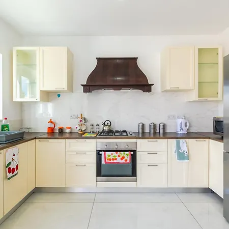 Apartment New Spacious 3 Bdr 2 Bth Bugibba S St. Paul's Bay