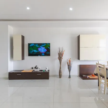 Apartment New Spacious 3 Bdr 2 Bth Bugibba S