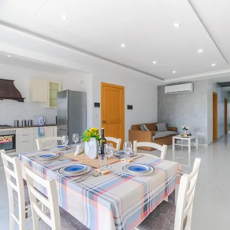 New Spacious 3 Bdr 2 Bth Bugibba S St. Paul's Bay