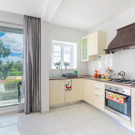 New Spacious 3 Bdr 2 Bth Bugibba S Lägenhet St. Paul's Bay