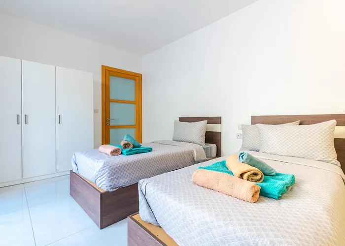 New Spacious 3 Bdr 2 Bth Bugibba S Сент-Полс-Бей