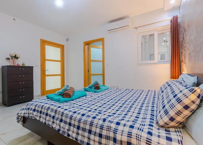 Apartament New Spacious 3 Bdr 2 Bth Bugibba S