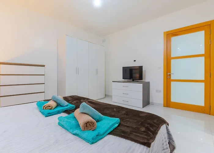 New Spacious 3 Bdr 2 Bth Bugibba S Сент-Полс-Бей