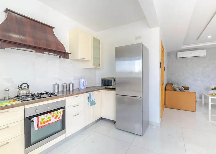 New Spacious 3 Bdr 2 Bth Bugibba S *