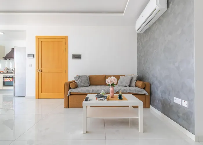 Апартаменты New Spacious 3 Bdr 2 Bth Bugibba S